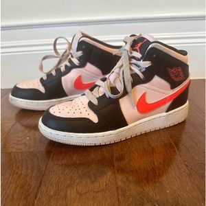 Air Jordan 1 Mid GS Atmosphere/Infrared (pink/neon red/black) 
3.5 youth